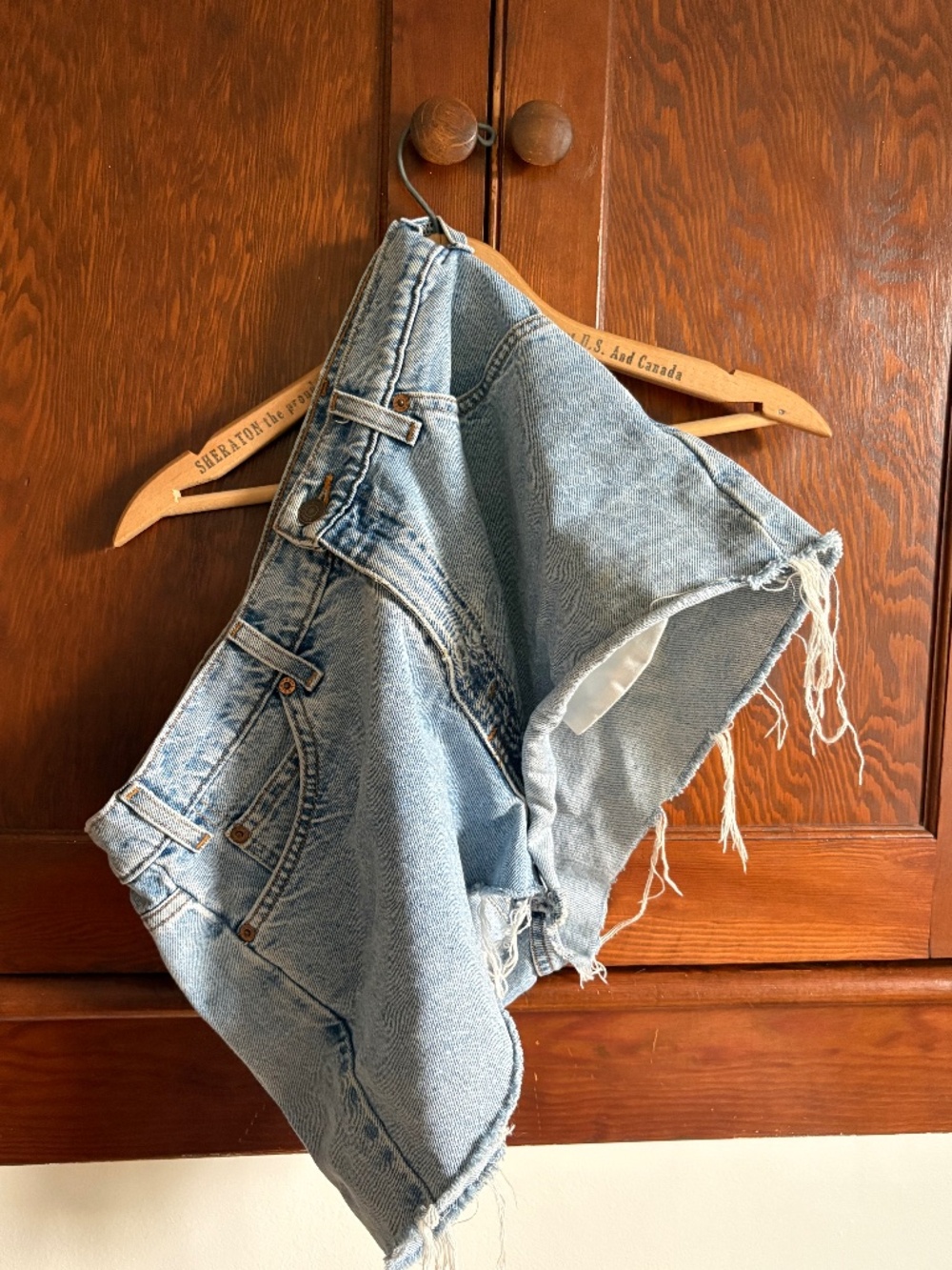 Levi's Light Wash Denim Cutoff Shorts | High Rise | Size 34